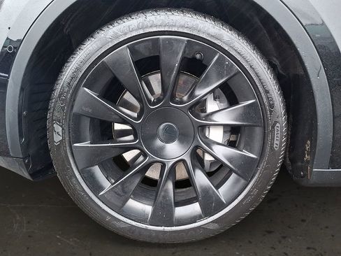 Used 2021 Tesla Model Y Long Range image 9