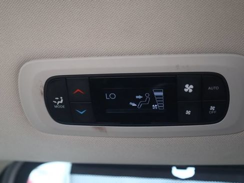 Used 2024 Chrysler Pacifica Touring-L FWD image 27