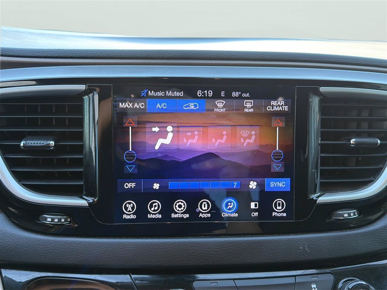Used 2017 Chrysler Pacifica Touring FWD image 26
