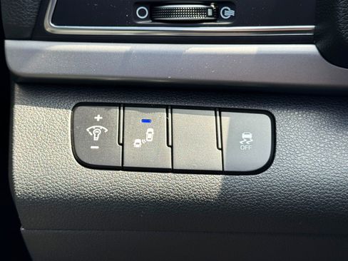 Used 2018 Hyundai Elantra SEL FWD image 15