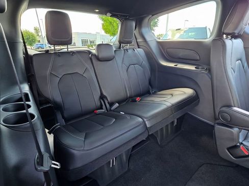 New 2025 Chrysler Pacifica Select image 17