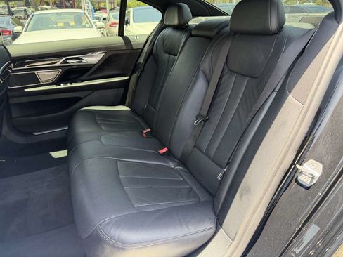 Used 2020 BMW 740i w/ M Sport Package RWD image 31