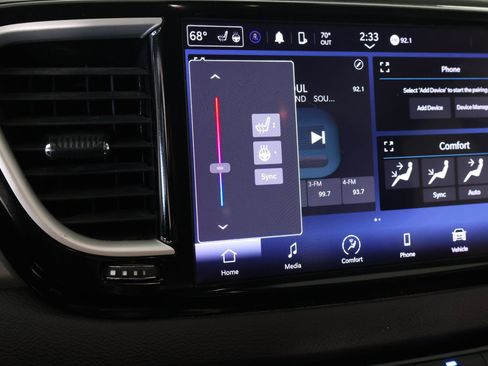 Used 2022 Chrysler Pacifica Touring-L FWD image 7