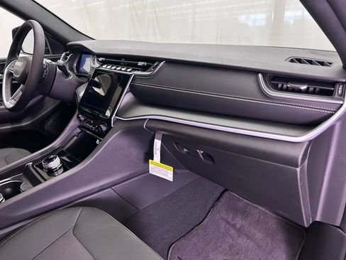 New 2025 Jeep Grand Cherokee Laredo w/ Trailer Tow Package image 23