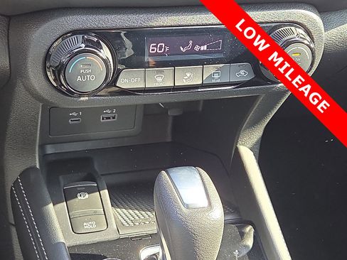 Used 2024 Nissan Kicks SR image 18