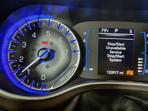 Used 2017 Chrysler Pacifica Touring Plus w/ Tire & Wheel Group FWD image 14