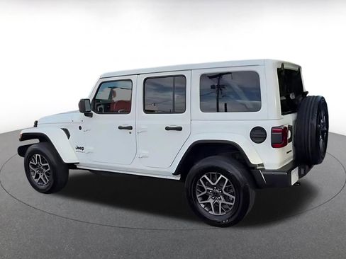 Used 2025 Jeep Wrangler Unlimited Sahara AWD/4WD image 10