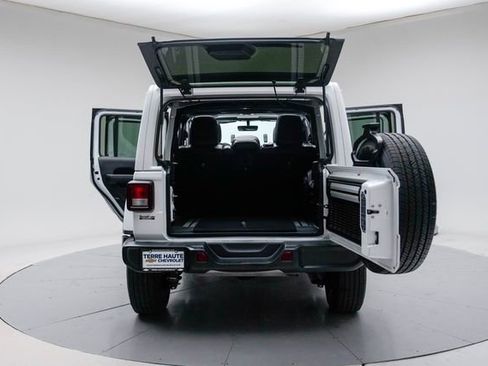 Used 2019 Jeep Wrangler Unlimited Sahara AWD/4WD image 20
