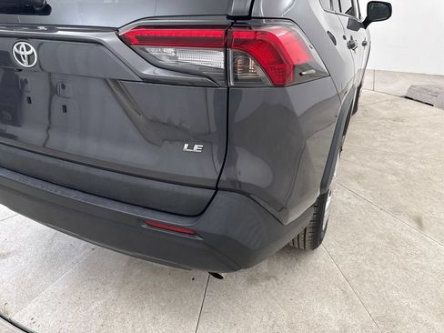 Used 2019 Toyota RAV4 LE FWD image 17