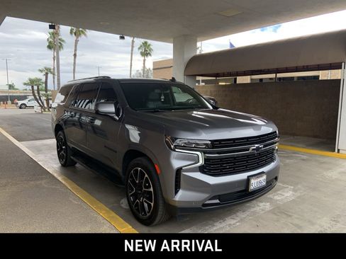 Used 2022 Chevrolet Suburban RST w/ Sport Performance Package AWD/4WD image 3