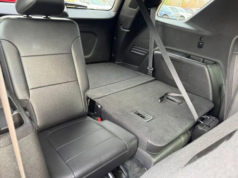 Used 2023 Chevrolet Traverse LT image 11