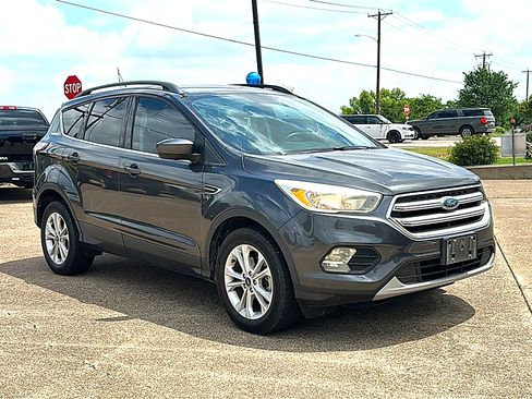 Used 2018 Ford Escape SE FWD image 10