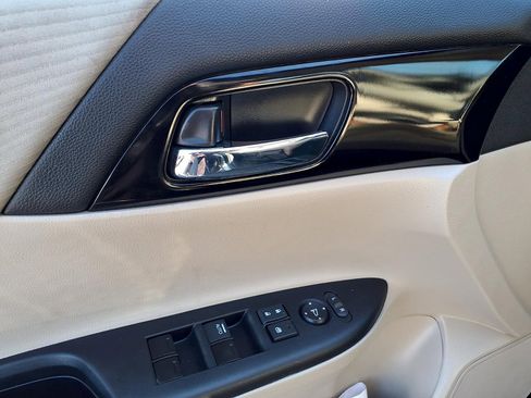 Used 2017 Honda Accord LX image 8