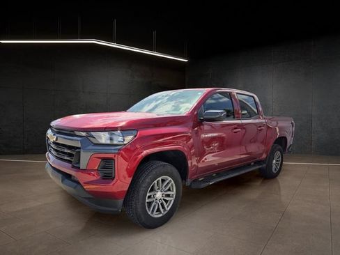 Used 2026 Chevrolet Colorado LT RWD image 3
