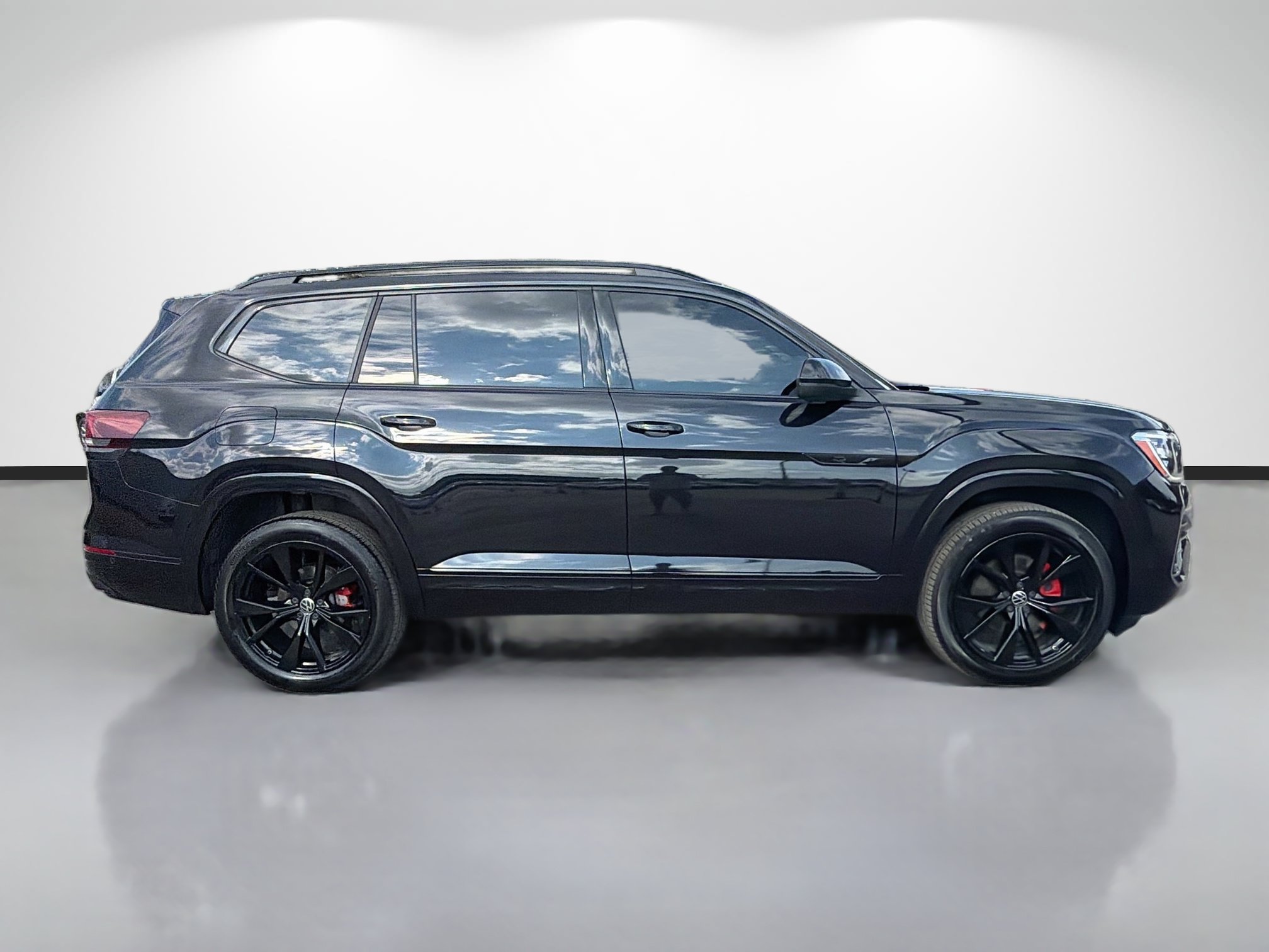 Used 2024 Volkswagen Atlas SEL Premium R-Line AWD/4WD image 2