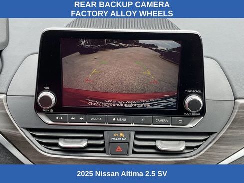 Used 2025 Nissan Altima 2.5 SV image 3