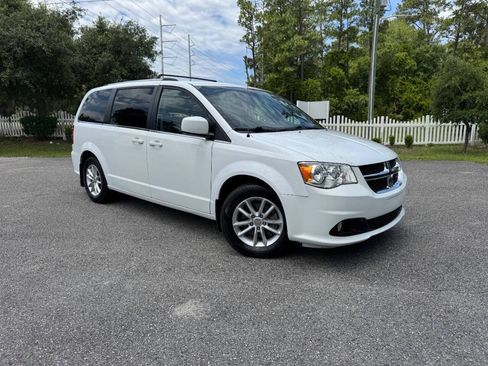 Used 2019 Dodge Grand Caravan SXT w/ Mopar Premium Addition Group FWD image 7