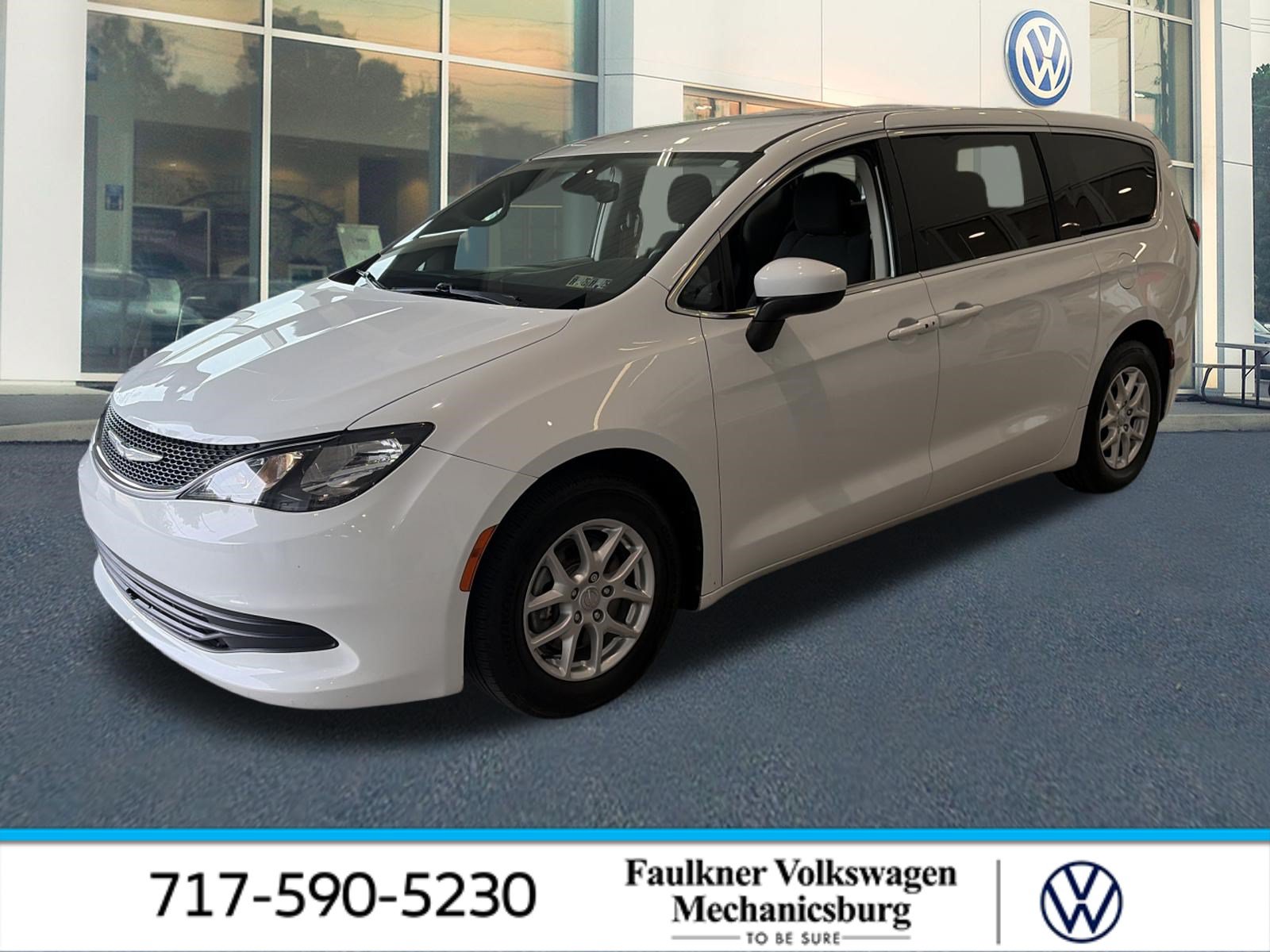 Used 2017 Chrysler Pacifica LX FWD image 1