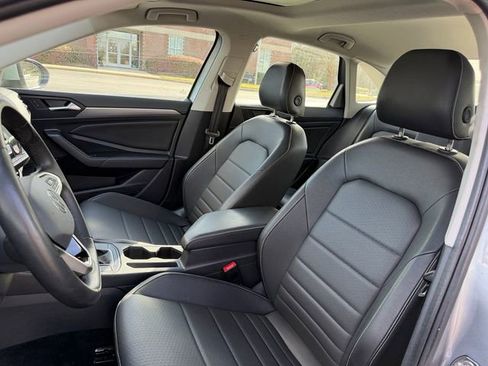 Used 2024 Volkswagen Jetta SE image 5