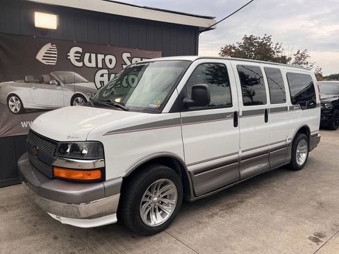 Used 2004 Chevrolet Express 1500 w/ LS Preferred Equipment Group image 2