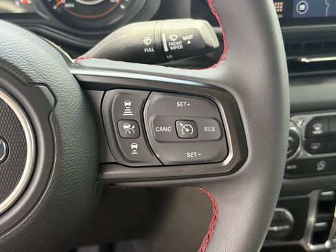 Used 2024 Jeep Gladiator Rubicon w/ Technology Group AWD/4WD image 25