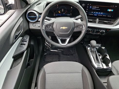 Used 2024 Chevrolet Trax LT w/ Driver Confidence Package FWD image 12
