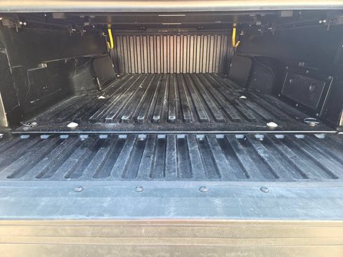 Used 2021 Toyota Tacoma SR5 RWD image 9