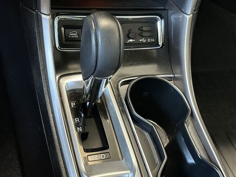 Used 2022 Subaru Ascent Limited w/ Technology Package image 25