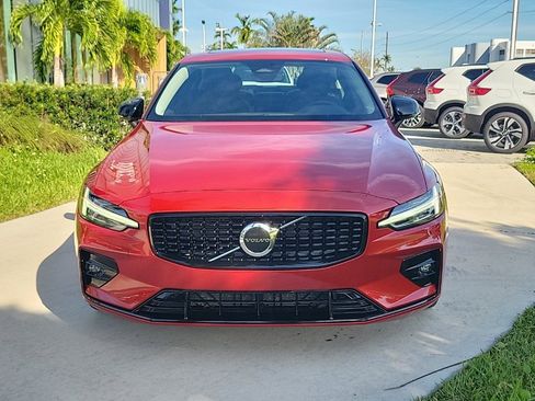 Used 2023 Volvo S60 B5 Core image 2