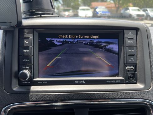 Used 2019 Dodge Grand Caravan GT w/ Safety Sphere Group FWD image 16