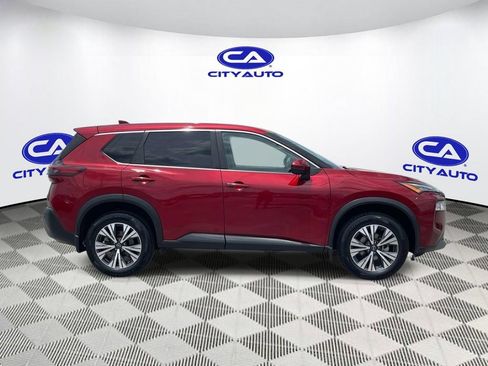 Used 2022 Nissan Rogue SV FWD image 2
