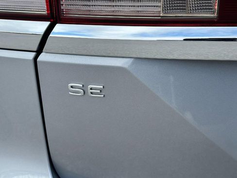 Used 2025 Volkswagen Atlas SE image 6