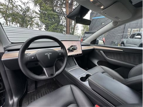 Used 2025 Tesla Model Y Long Range AWD/4WD image 14