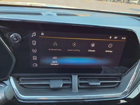 Used 2025 Chevrolet Trax RS w/ Driver Confidence Package image 4