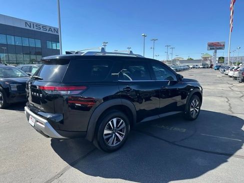 Used 2024 Nissan Pathfinder SL AWD/4WD image 12