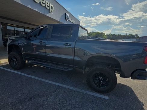 Used 2019 Chevrolet Silverado 1500 LT Trail Boss w/ Convenience Package AWD/4WD image 2