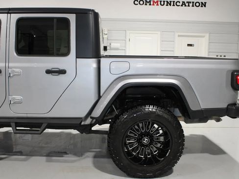 Used 2021 Jeep Gladiator Sport image 6