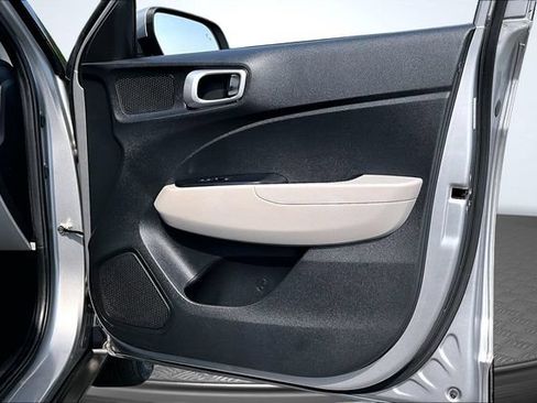 Used 2024 Hyundai Venue SEL FWD image 25