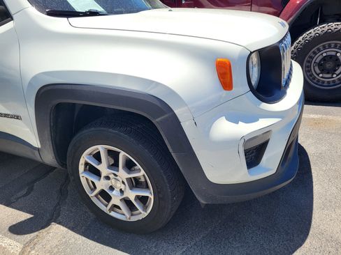 Used 2019 Jeep Renegade Latitude w/ Cold Weather Group AWD/4WD image 5