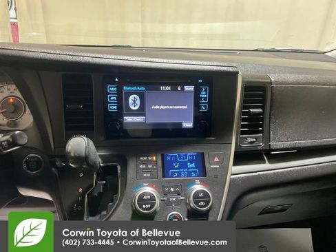 Used 2015 Toyota Sienna SE image 17