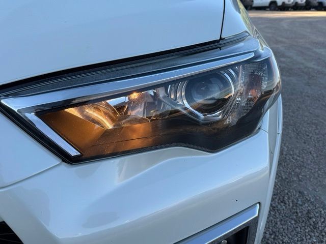 Used 2022 Toyota 4Runner Limited AWD/4WD image 9