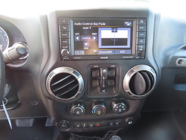 Used 2018 Jeep Wrangler Unlimited Sahara AWD/4WD image 25