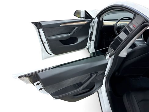 Certified 2023 Tesla Model Y Long Range AWD/4WD image 10