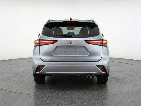 Used 2025 Toyota Highlander XSE image 6