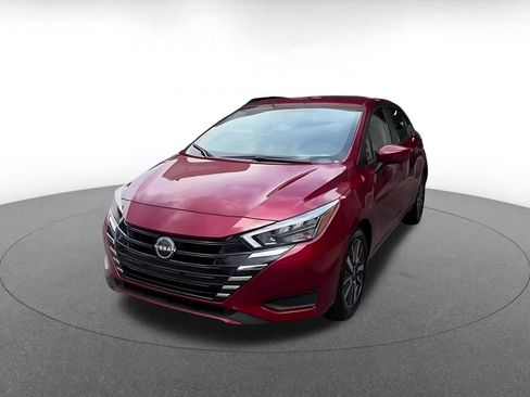 Used 2025 Nissan Versa SV FWD image 8