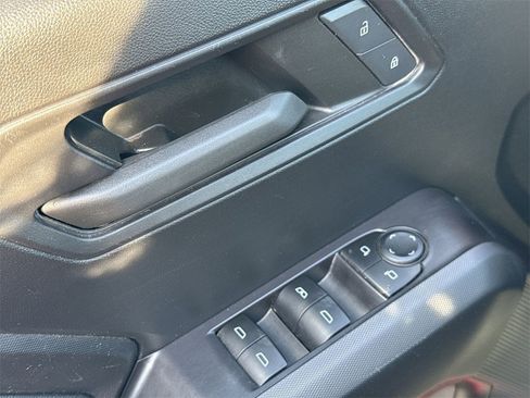 Used 2023 Chevrolet Colorado Trail Boss w/ Technology Package image 15