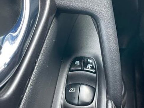 Used 2020 Nissan Rogue SV image 22