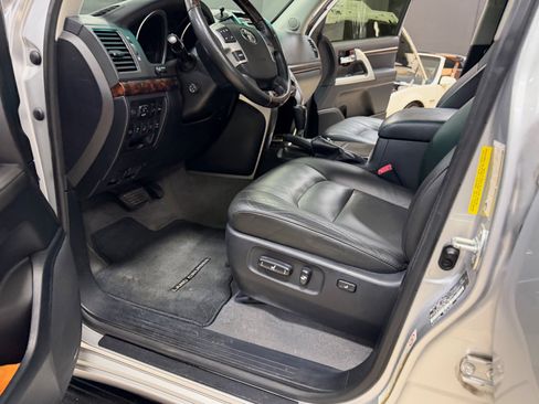 Used 2015 Toyota Land Cruiser image 21
