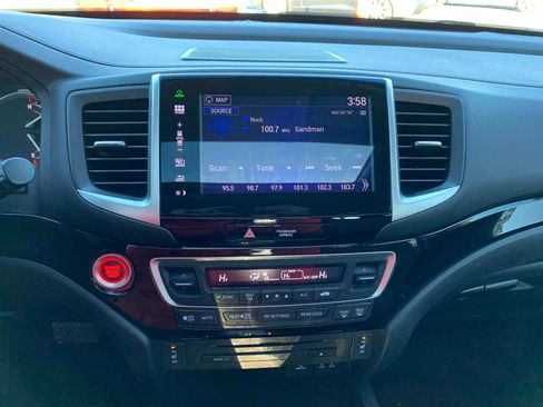 Used 2016 Honda Pilot Touring image 23