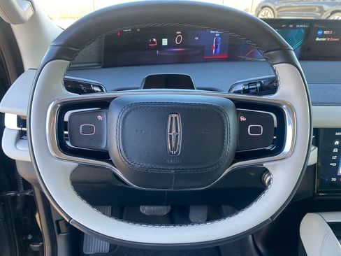 Used 2025 Lincoln Navigator Reserve image 15